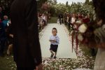 figli che portano fedi al matrimonio
